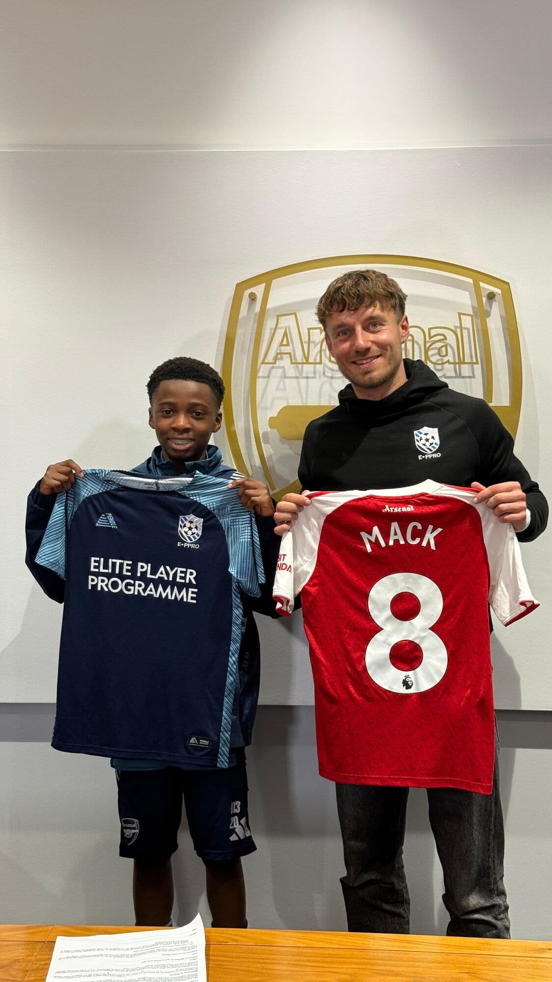 E-PPRO player (Mack, No. 8) signing for Arsenal